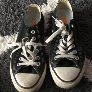 Black Low top converse